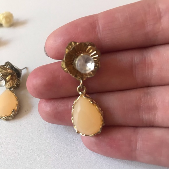 💕2/$15 Rose stud earring bundle!! - Picture 3 of 3